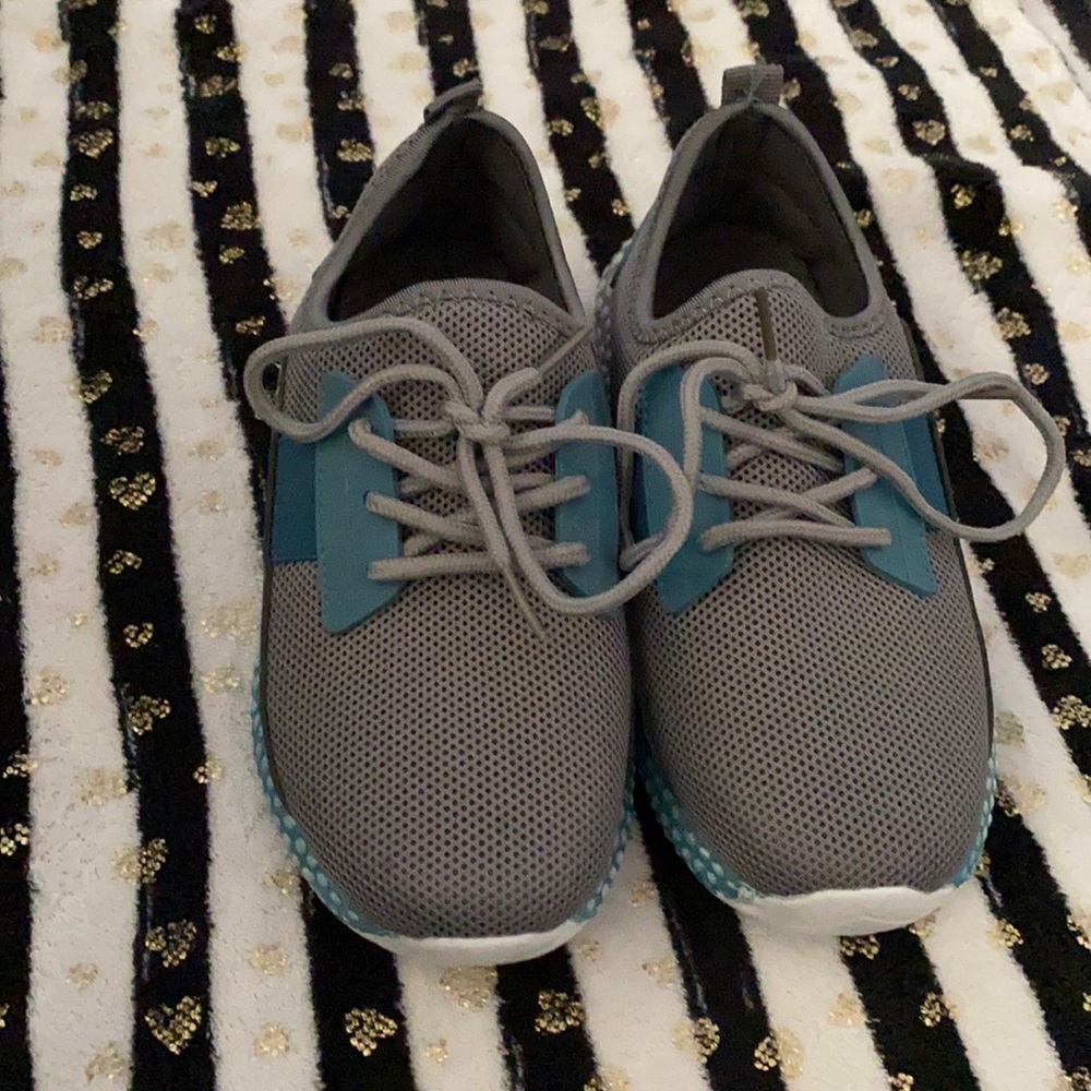 Boys shoes size 2